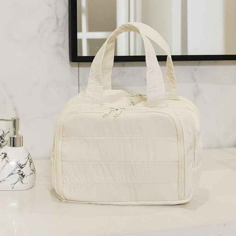 Lightweight And Large Capacity Partition Storage Travel Bag