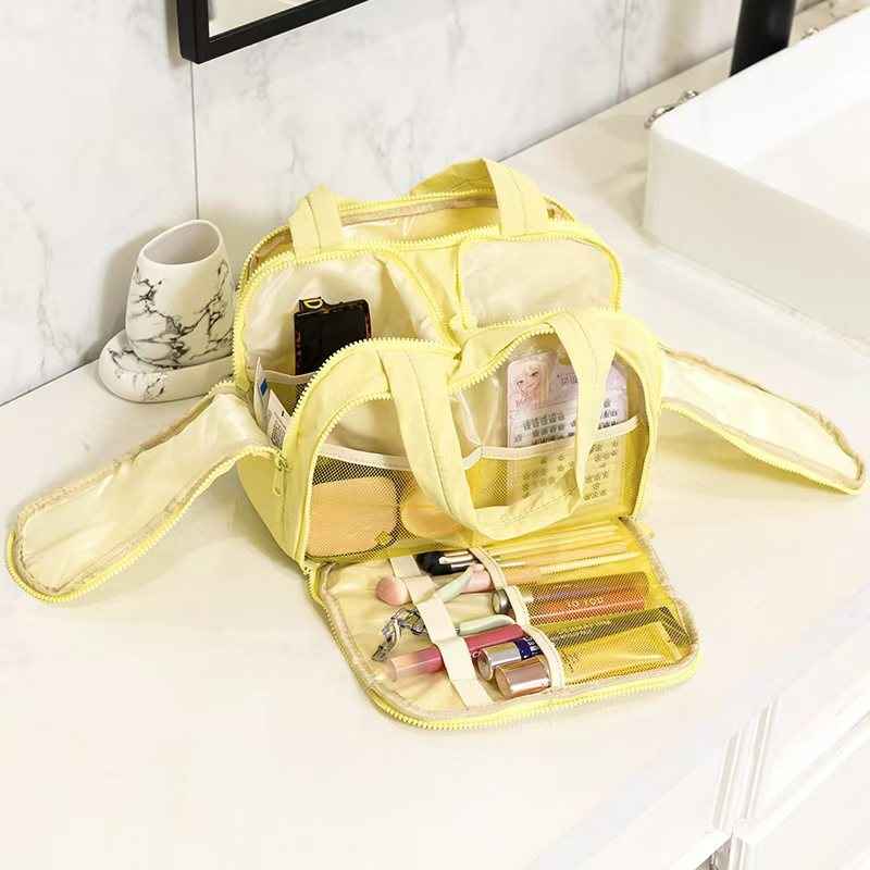 Lightweight And Large Capacity Partition Storage Travel Bag