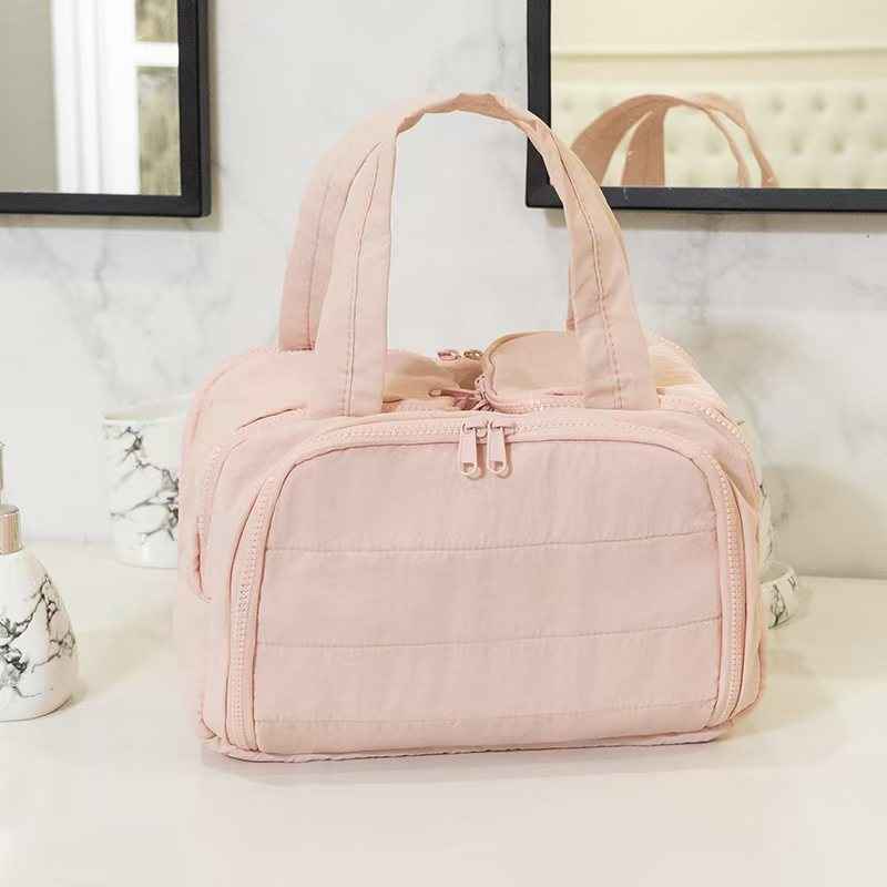Lightweight And Large Capacity Partition Storage Travel Bag